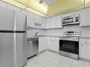 575 Oaks Ln 403, Pompano Beach FL 33069