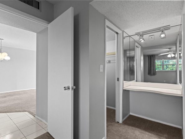 575 Oaks Ln 403, Pompano Beach FL 33069