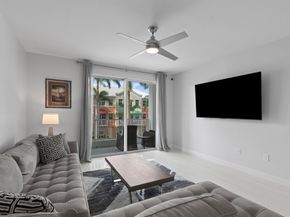 802 W Windward Way 217, Lantana FL 33462