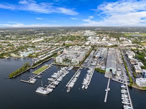 802 W Windward Way 217, Lantana FL 33462