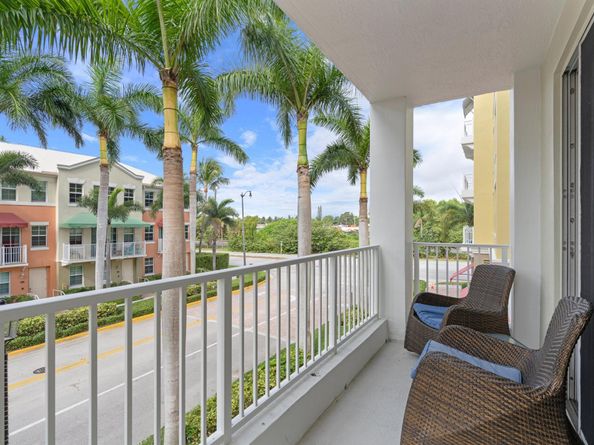 802 W Windward Way 217, Lantana FL 33462