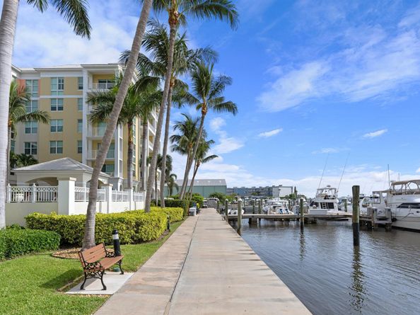 802 W Windward Way 217, Lantana FL 33462