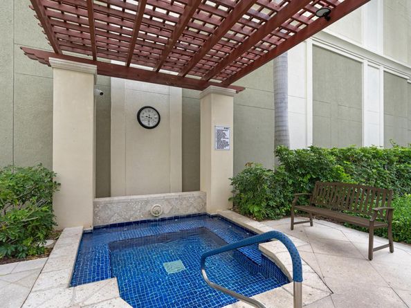 802 W Windward Way 217, Lantana FL 33462