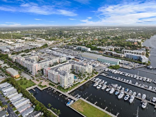 802 W Windward Way 217, Lantana FL 33462