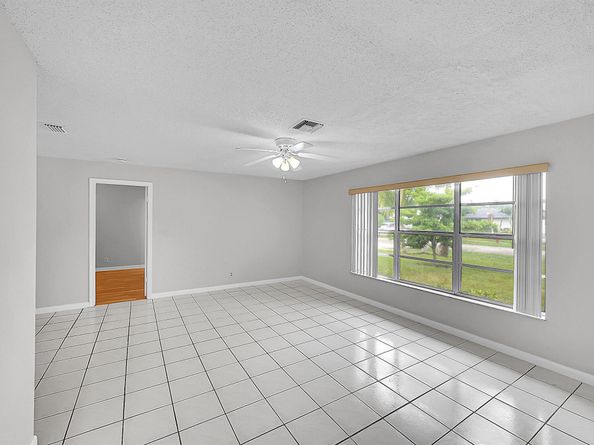 121 Puffin Court, Royal Palm Beach FL 33411