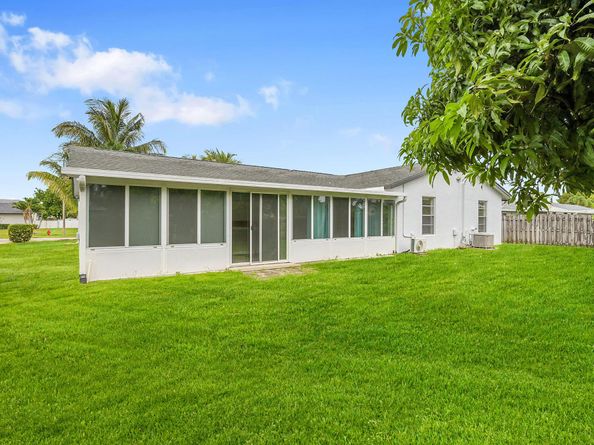 121 Puffin Court, Royal Palm Beach FL 33411