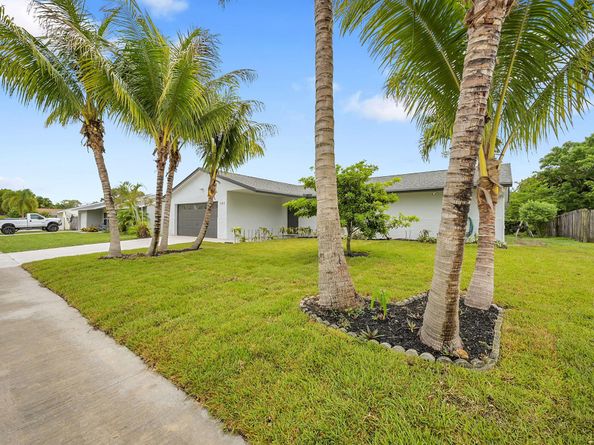 121 Puffin Court, Royal Palm Beach FL 33411