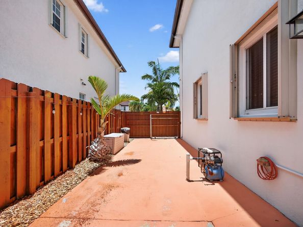 18203 SW 152nd Pl, Miami FL 33187