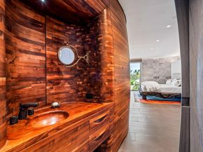 2 N Breakers Row N25, Palm Beach FL 33480