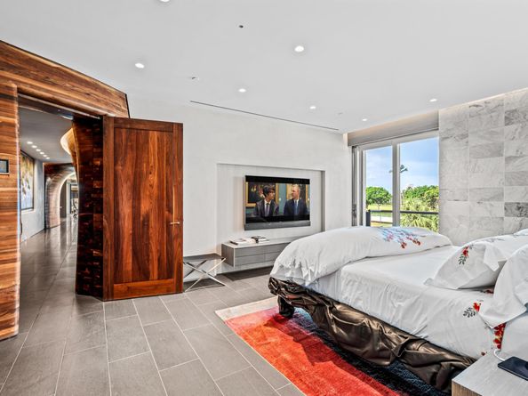 2 N Breakers Row N25, Palm Beach FL 33480
