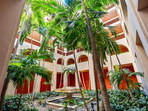 2 N Breakers Row N25, Palm Beach FL 33480