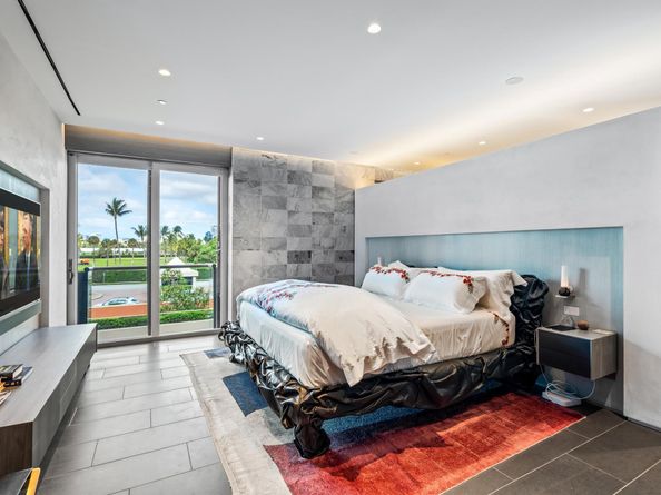 2 N Breakers Row N25, Palm Beach FL 33480