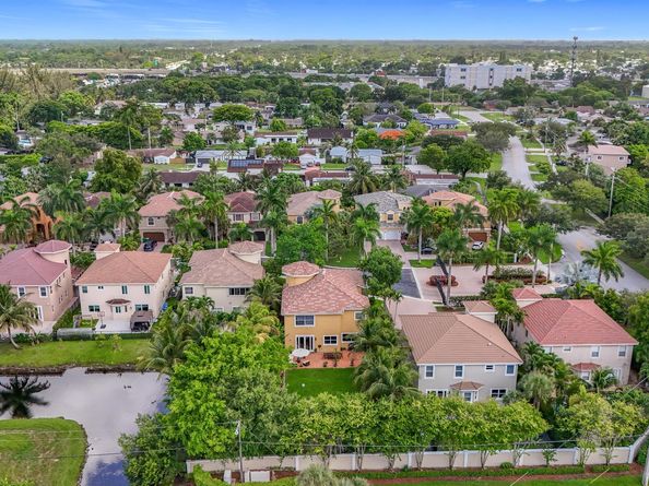 12471 SW 1st Street Street, Plantation FL 33325