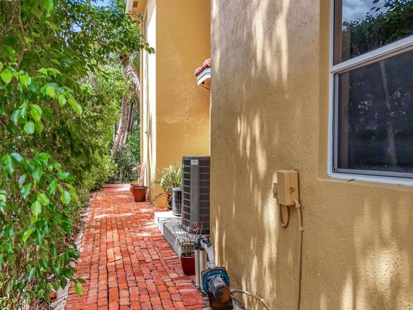 12471 SW 1st Street Street, Plantation FL 33325