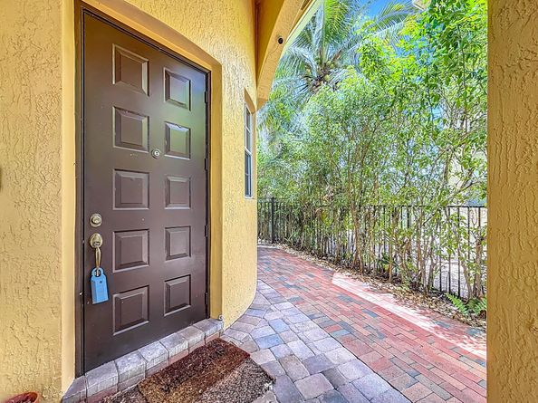 12471 SW 1st Street Street, Plantation FL 33325