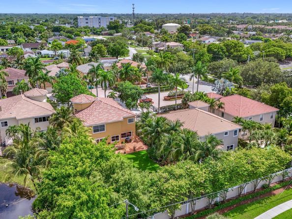12471 SW 1st Street Street, Plantation FL 33325