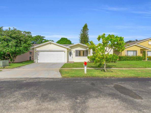 1541 SW 102nd Terrace, Davie FL 33324