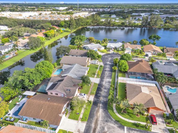 1541 SW 102nd Terrace, Davie FL 33324