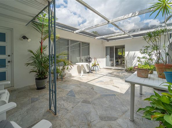 131 SW 58th Ave, Plantation FL 33317