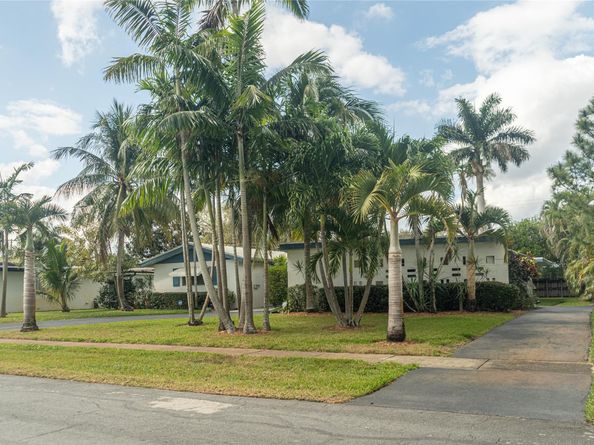 131 SW 58th Ave, Plantation FL 33317