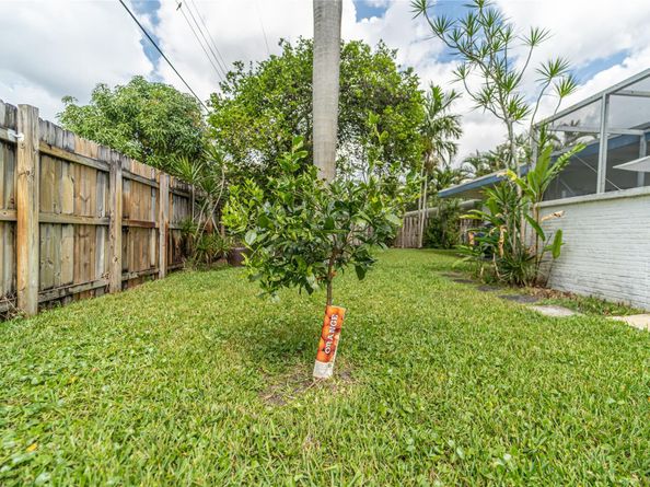 131 SW 58th Ave, Plantation FL 33317