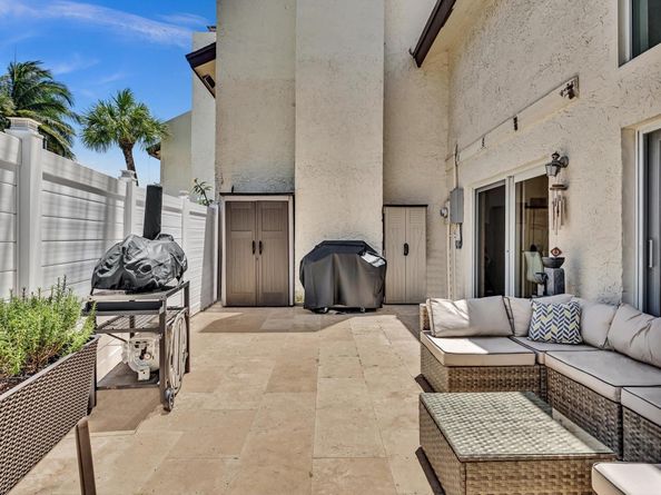 3432 NE 16th Ave, Oakland Park FL 33334
