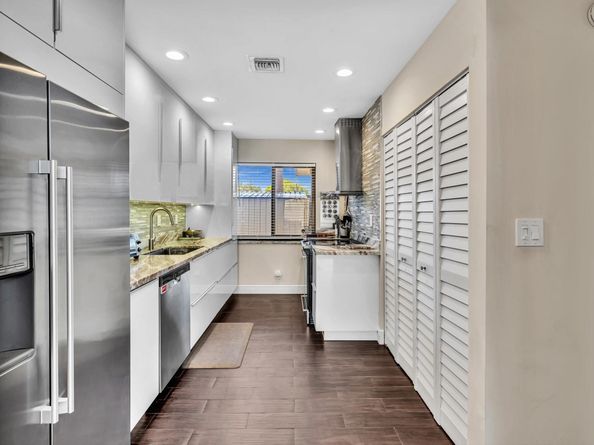 3432 NE 16th Ave, Oakland Park FL 33334