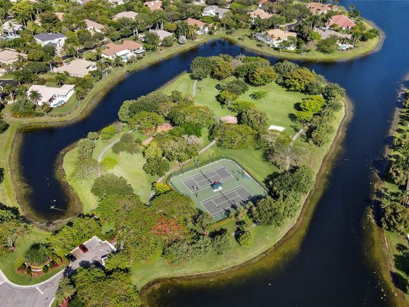 10675 NW 69th PL, Parkland FL 33076