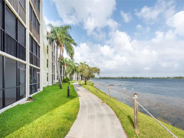 116 Lake Emerald Dr 302, Oakland Park FL 33309