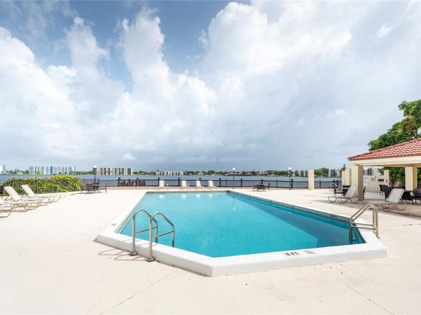 116 Lake Emerald Dr 302, Oakland Park FL 33309