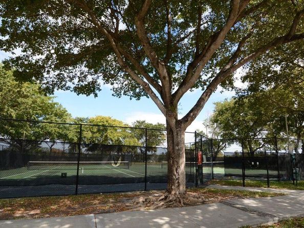 116 Lake Emerald Dr 302, Oakland Park FL 33309
