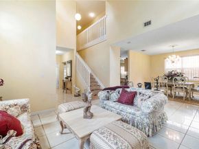 466 E Royal Cove Cir, Davie FL 33325