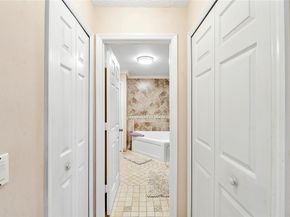 466 E Royal Cove Cir, Davie FL 33325