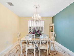 466 E Royal Cove Cir, Davie FL 33325