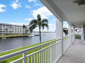111 Shore Court 203, North Palm Beach FL 33408