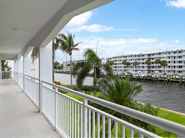 111 Shore Court 203, North Palm Beach FL 33408