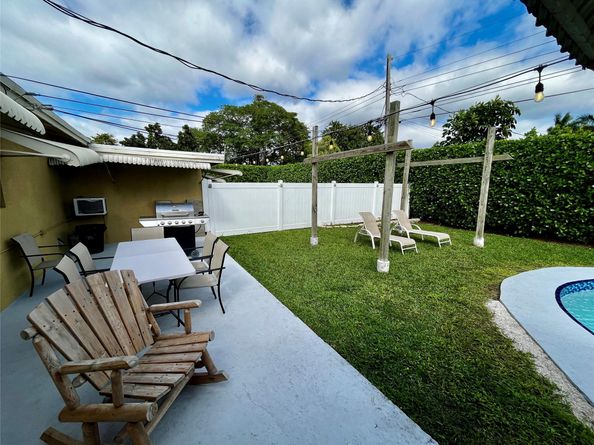 2678-2692 NW 65th Ave, Margate FL 33063