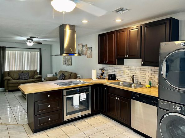 2678-2692 NW 65th Ave, Margate FL 33063