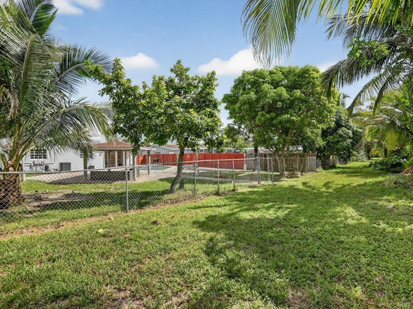 6534 NW 1st St, Margate FL 33063