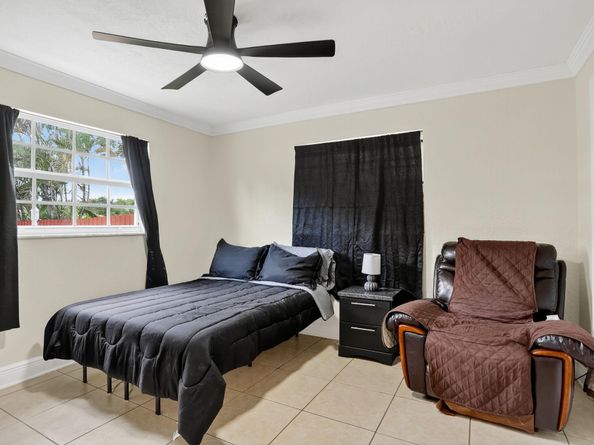 6534 NW 1st St, Margate FL 33063