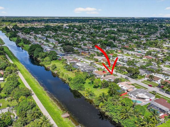 6534 NW 1st St, Margate FL 33063
