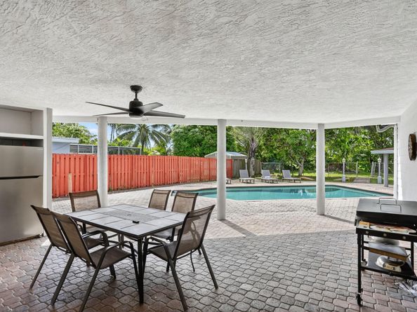 6534 NW 1st St, Margate FL 33063