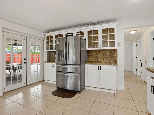 6534 NW 1st St, Margate FL 33063