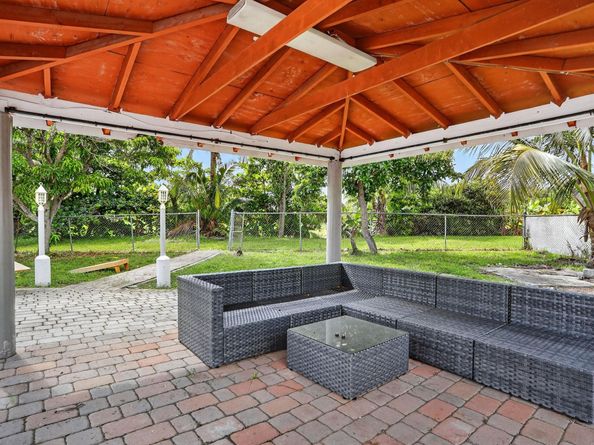 6534 NW 1st St, Margate FL 33063