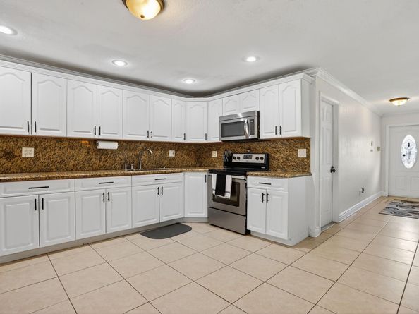 6534 NW 1st St, Margate FL 33063