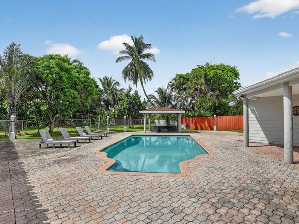 6534 NW 1st St, Margate FL 33063
