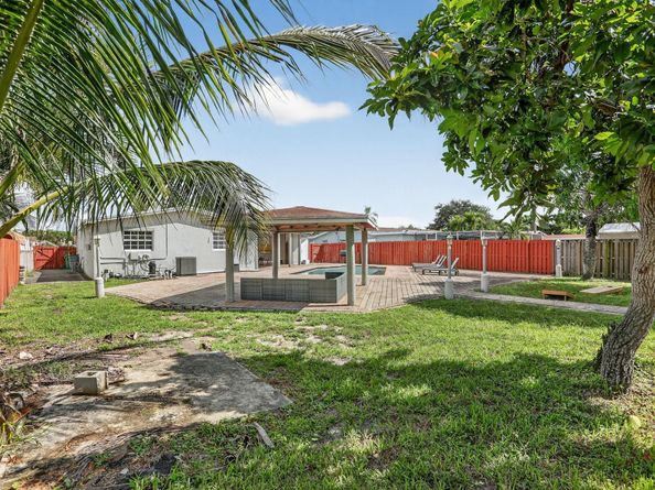 6534 NW 1st St, Margate FL 33063