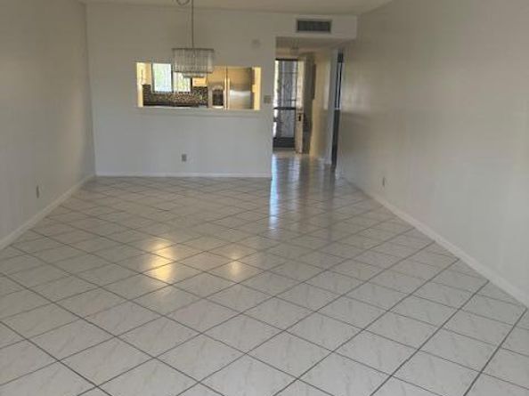 3154 Via Poinciana 114, Lake Worth FL 33467