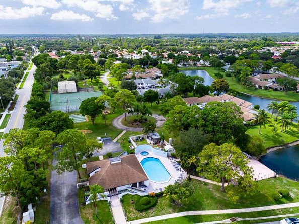 6117 Elsinore Circle, Greenacres FL 33463