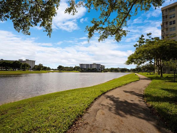 3095 N Course Dr 203, Pompano Beach FL 33069